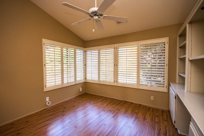 Building Photo - Beautiful Single Level Home with Great Nat...