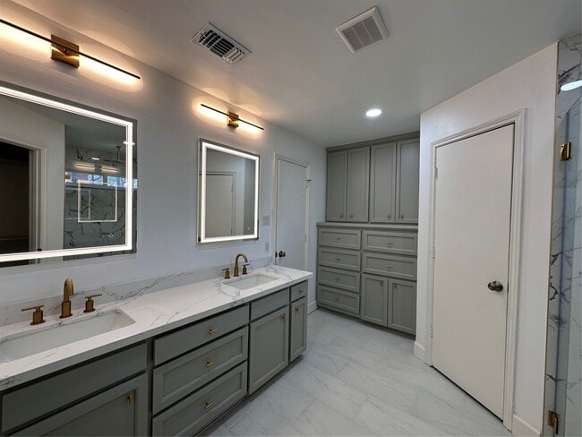 Building Photo - 17707 Moss Point Dr