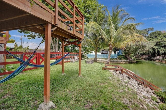 Building Photo - 7245 S Waterway Dr