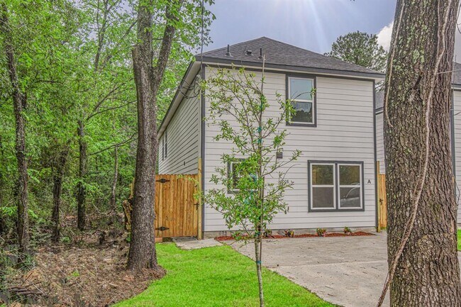 Building Photo - 6008 Wedgefield St