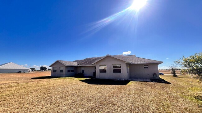 Building Photo - Lovely, Spacious 2 Bedroom, 2 Bathroom Home in Sebring!!