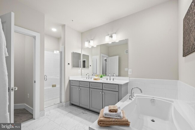 Building Photo - 1334 S Quinn St