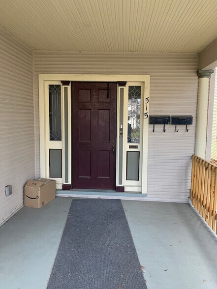 Building Photo - 515 S Queen St