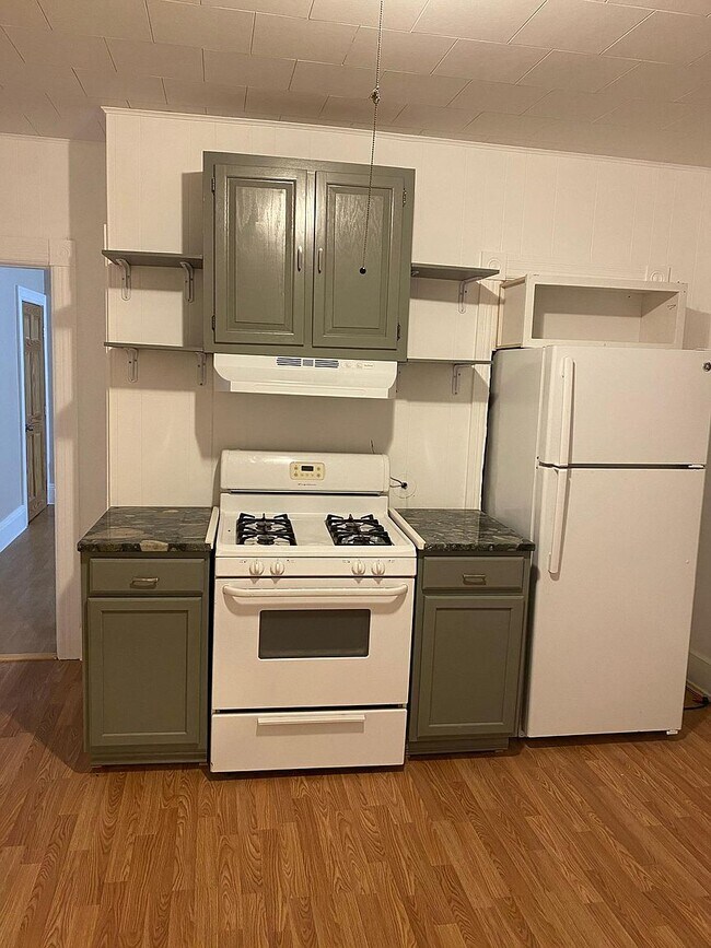 Building Photo - 18 Fairbanks St