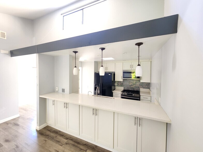 Building Photo - 11107 Arminta St