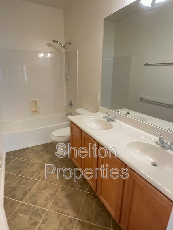 Building Photo - 20877 W Court St