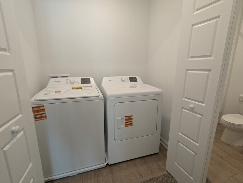 Building Photo - 5916 Ortega Lake Dr