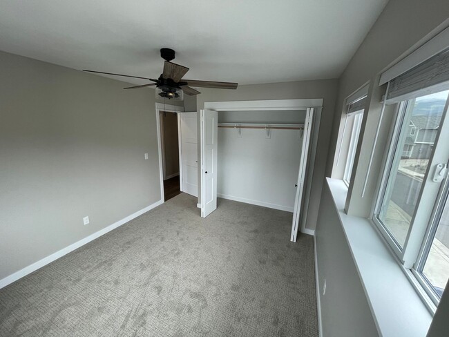 Building Photo - **Move in special - $500 off of 1st Month'...