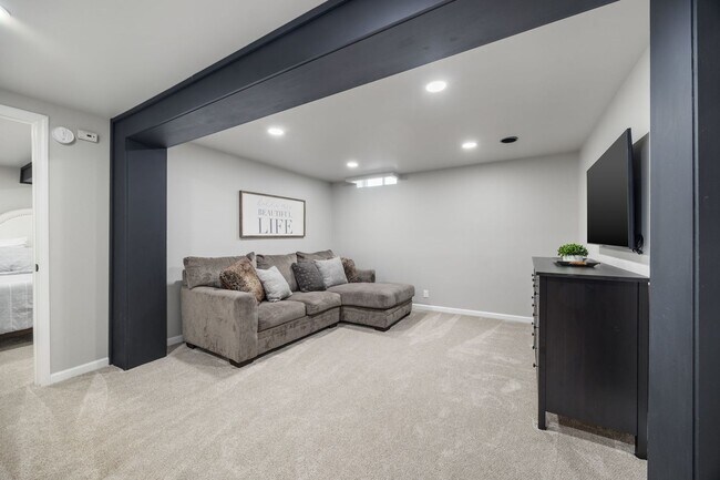 Building Photo - 375 Partridge Ct
