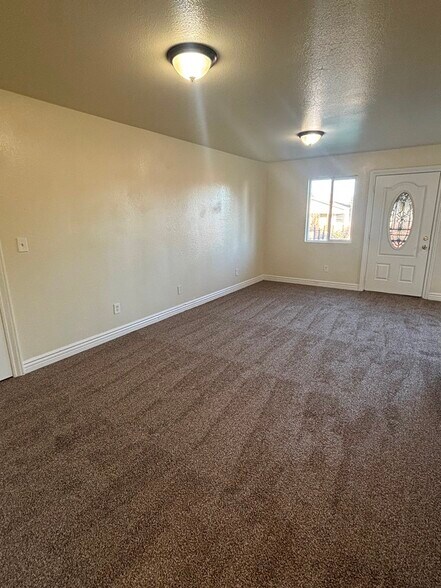 Building Photo - 632 E 113th St