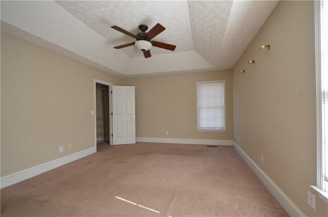 Building Photo - 79 Viola Dr