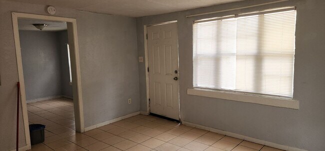 Building Photo - 27 Lake Eustis Crossing RES 228