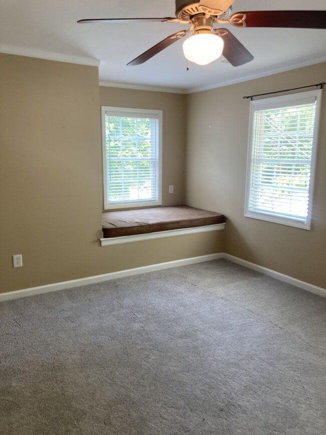 Building Photo - Lindley Park 3 bedroom