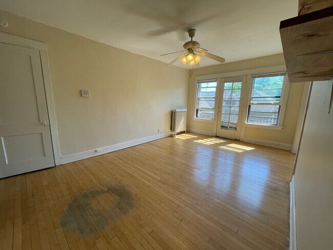 Interior Photo - 719 E Knapp St