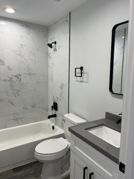 Building Photo - 5511 Ponce De Leon Blvd