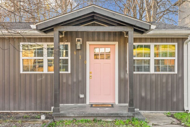 Building Photo - 610 Ford St