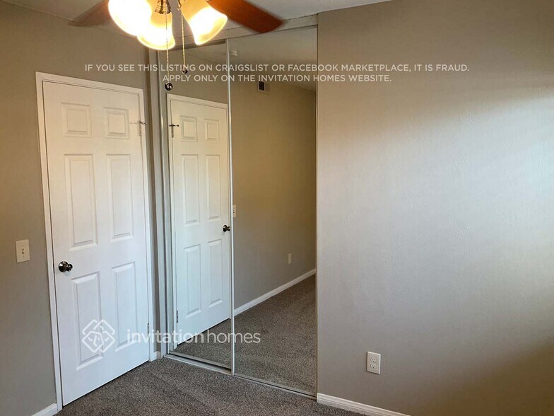 Building Photo - 1656 W Knapp Dr