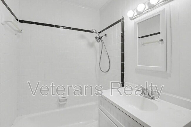 Building Photo - 111 Valentine Dr