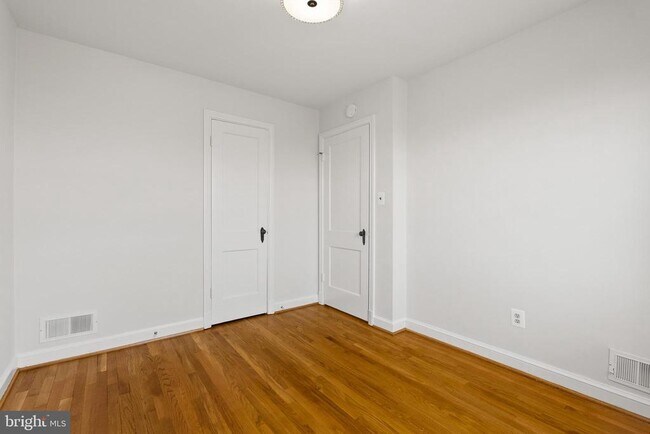 Building Photo - 342 Wesmond Dr