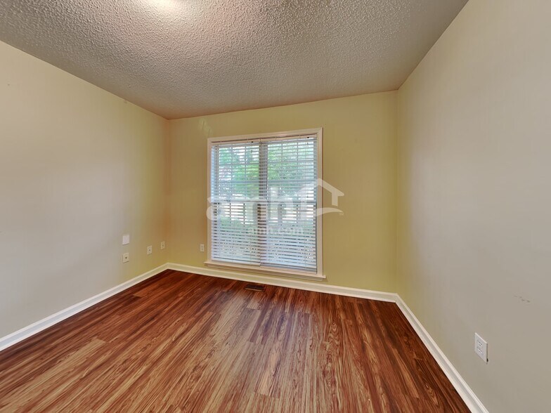 Building Photo - 5 Stonington Way