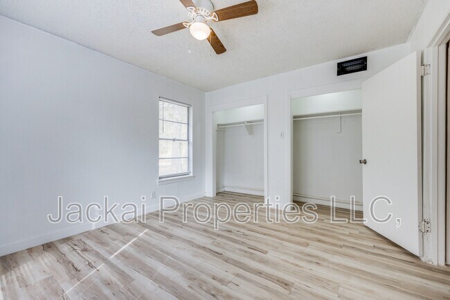 Building Photo - 15 MacArthur Dr