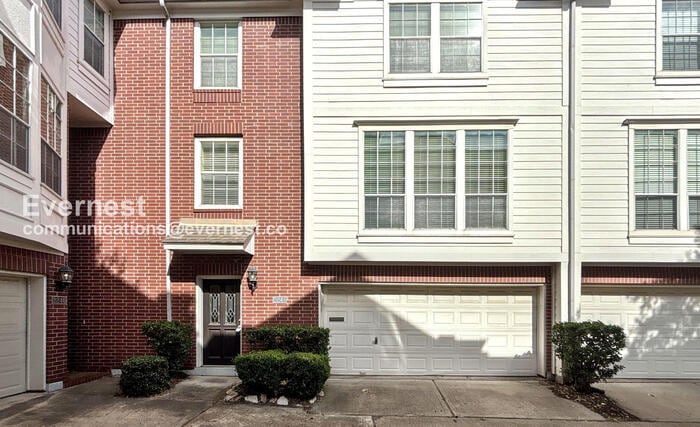 Building Photo - 2244 La Branch St