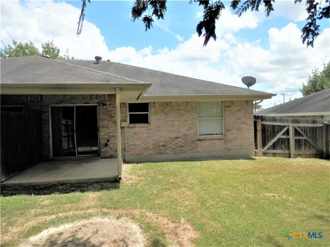 Building Photo - 2750 Maple Tree Rd