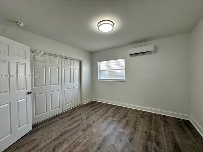 Building Photo - 1411 N Dixie Hwy