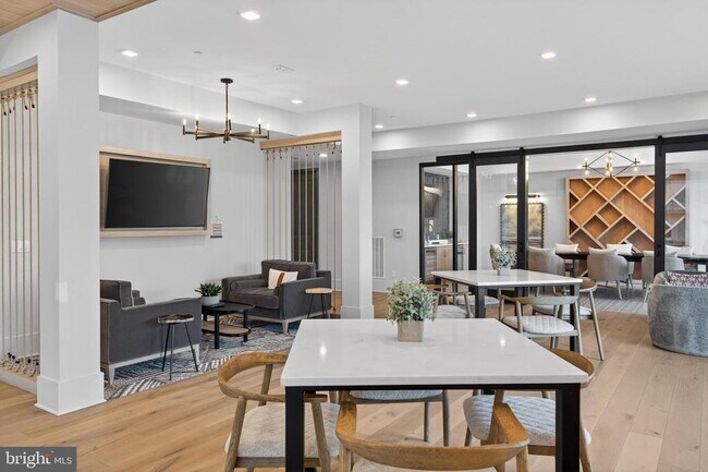 Building Photo - 76 Old Mill Bottom Rd N