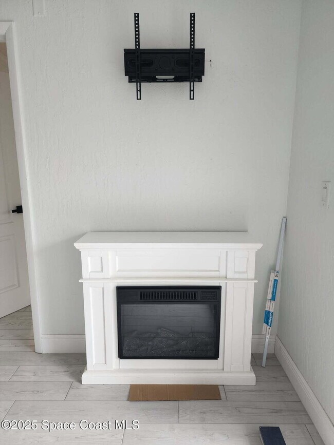 Building Photo - 1704 University Ln