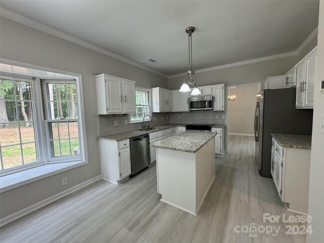 Building Photo - 129 Southhaven Dr