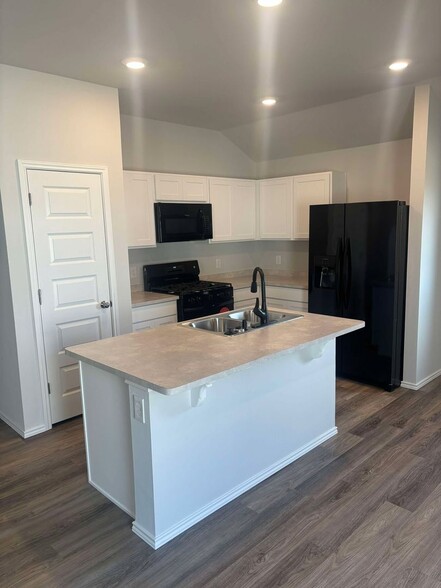 Building Photo - 9525 Gray Wolf Ln