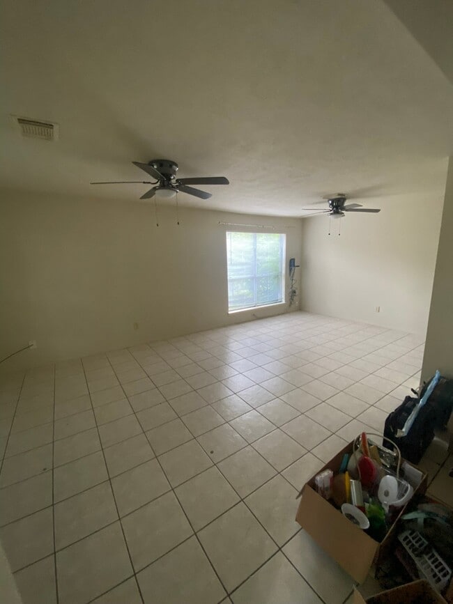 Building Photo - 8915 Weyburn Grove Dr