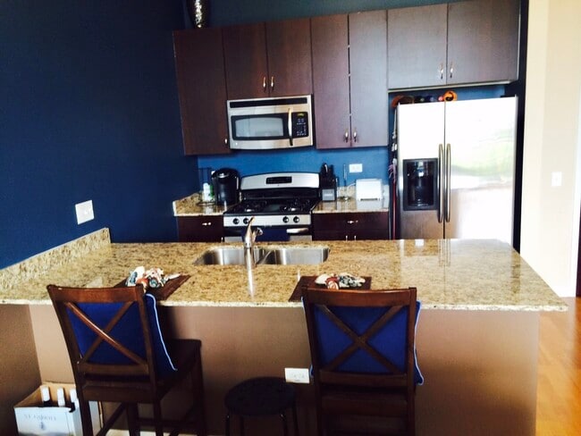 Building Photo - 437 W Division St