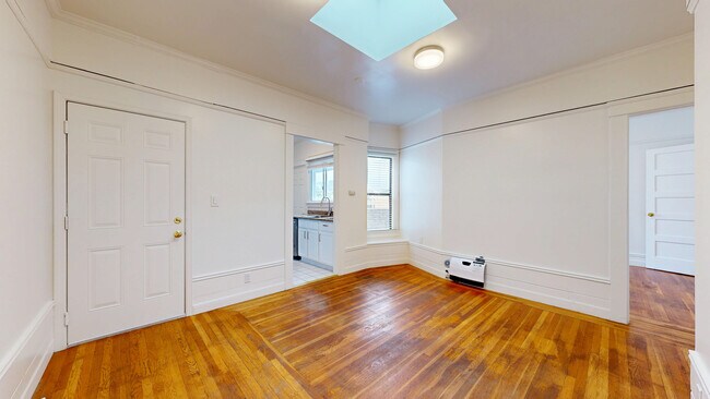 Building Photo - 216 4th Ave