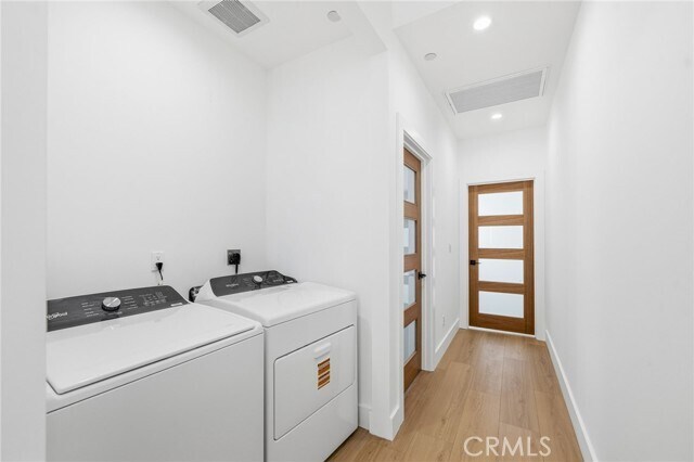 Building Photo - 6556 Balboa Blvd