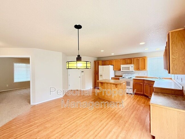 Building Photo - 11117 NE 104th St