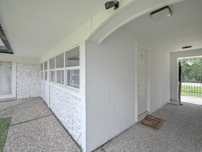 Building Photo - 1947 Ojeman Rd