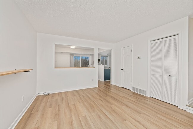 Building Photo - 154 Norwich Dr