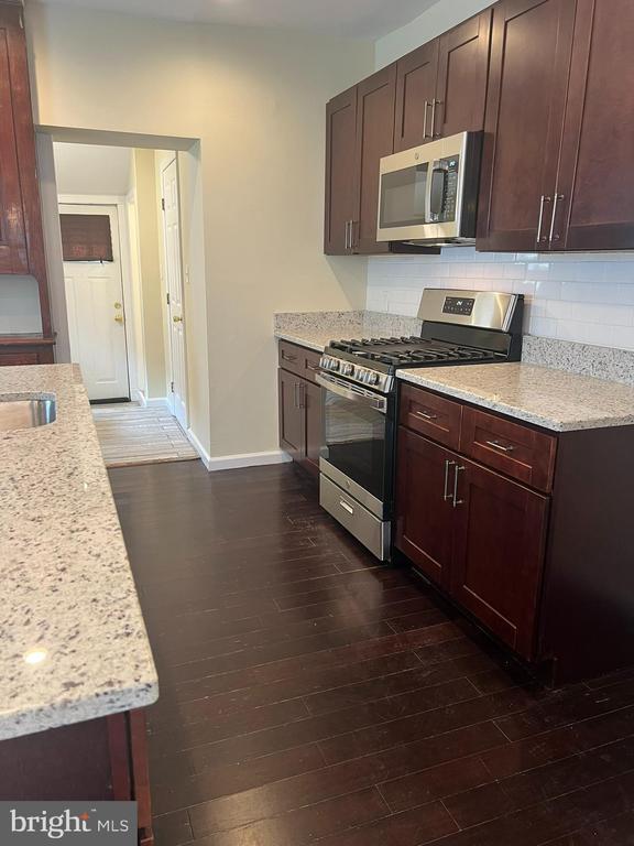 Building Photo - 42 Holland Ave