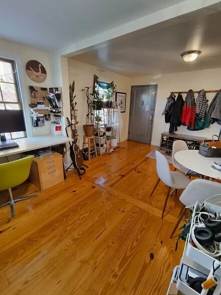 Building Photo - 1009 Brown St