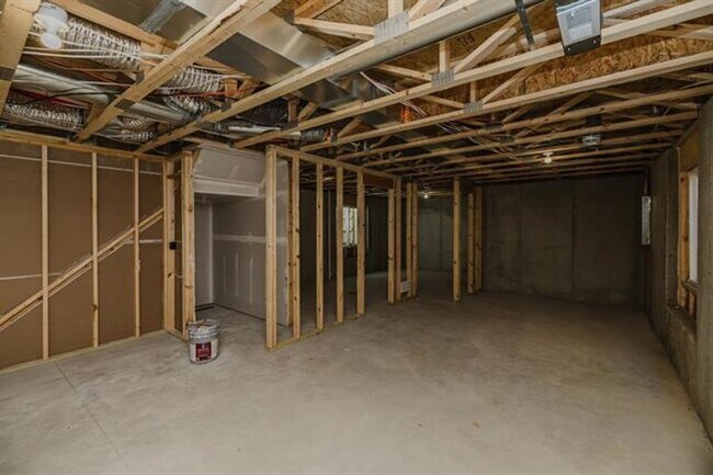 Building Photo - Brand New 5 bed/3.5 bath