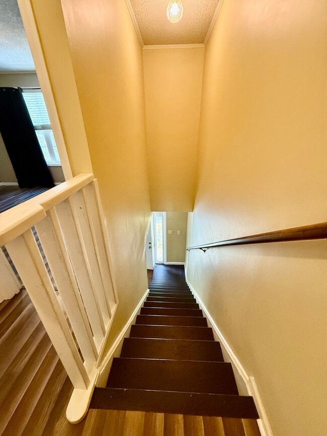 Building Photo - Long Term Rental - Smoke Rise Townhouse