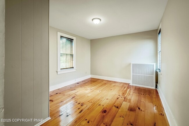 Building Photo - 703 Scott St