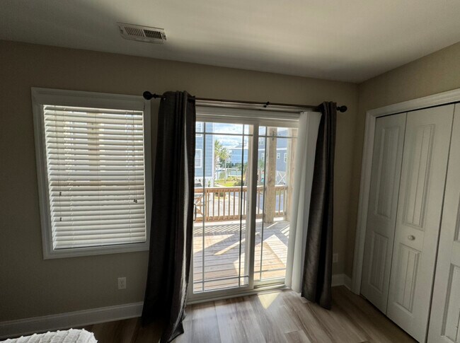 Building Photo - 305 Vesta Ct