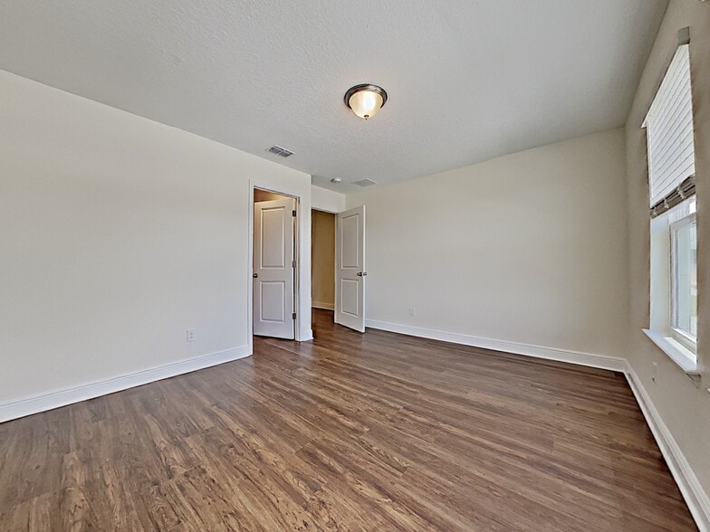 Building Photo - 719 Zarabrooke Ct