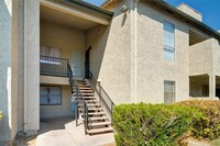 Building Photo - 3749 Carlyle Dr