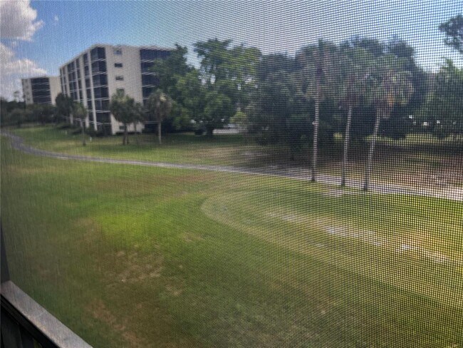 Building Photo - 800 Cove Cay Dr