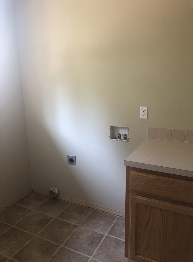 laundry room - 115 Haylen Dr
