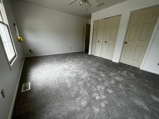 Building Photo - 3 Story Townhome in Prime Location